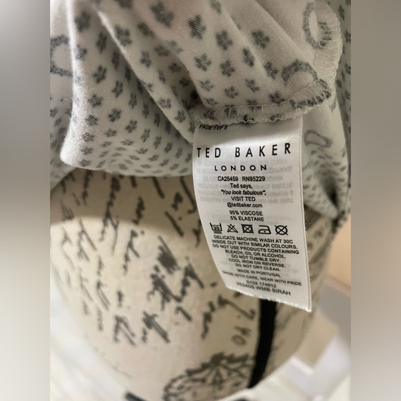 ⭐️ Ted Baker London Karlyaa-printed Short Sleeve SZ 4 EUC - Picture 6 of 6